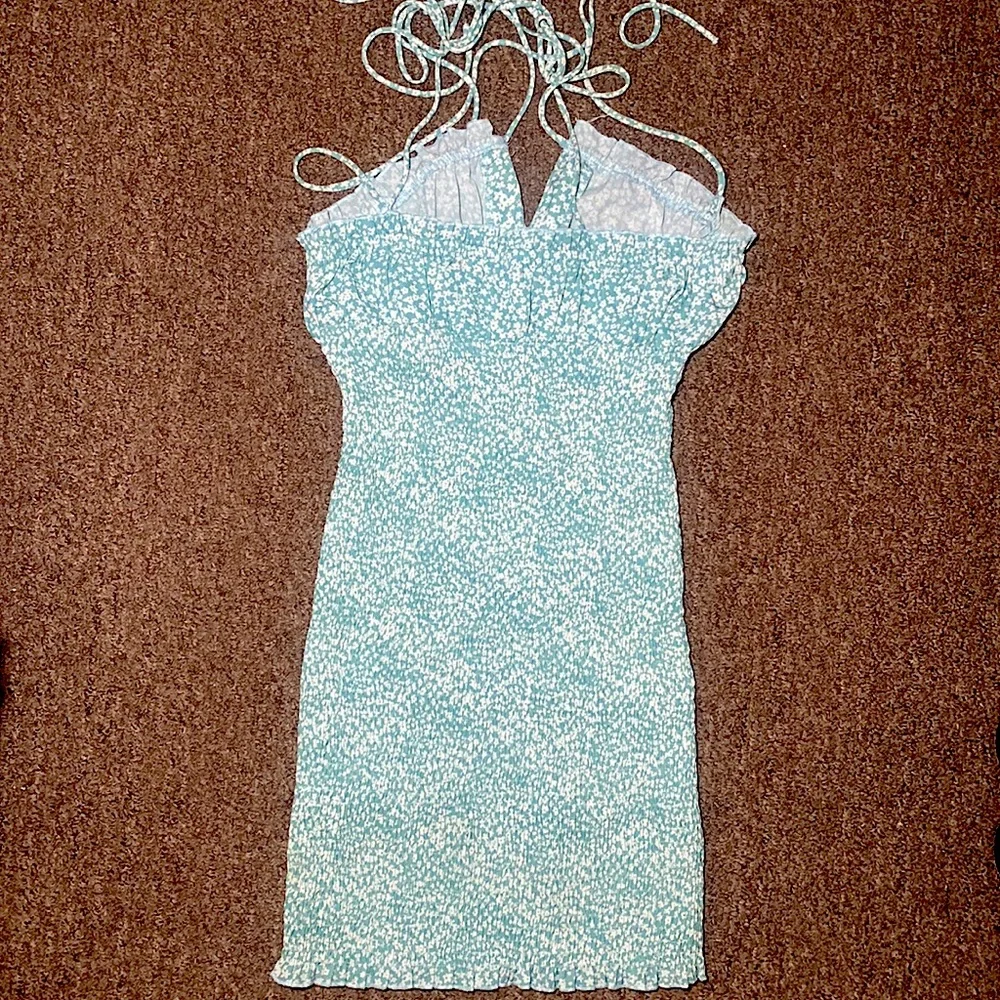 Blue and white floral patterned bodycon mini dress - Picture 6 of 6